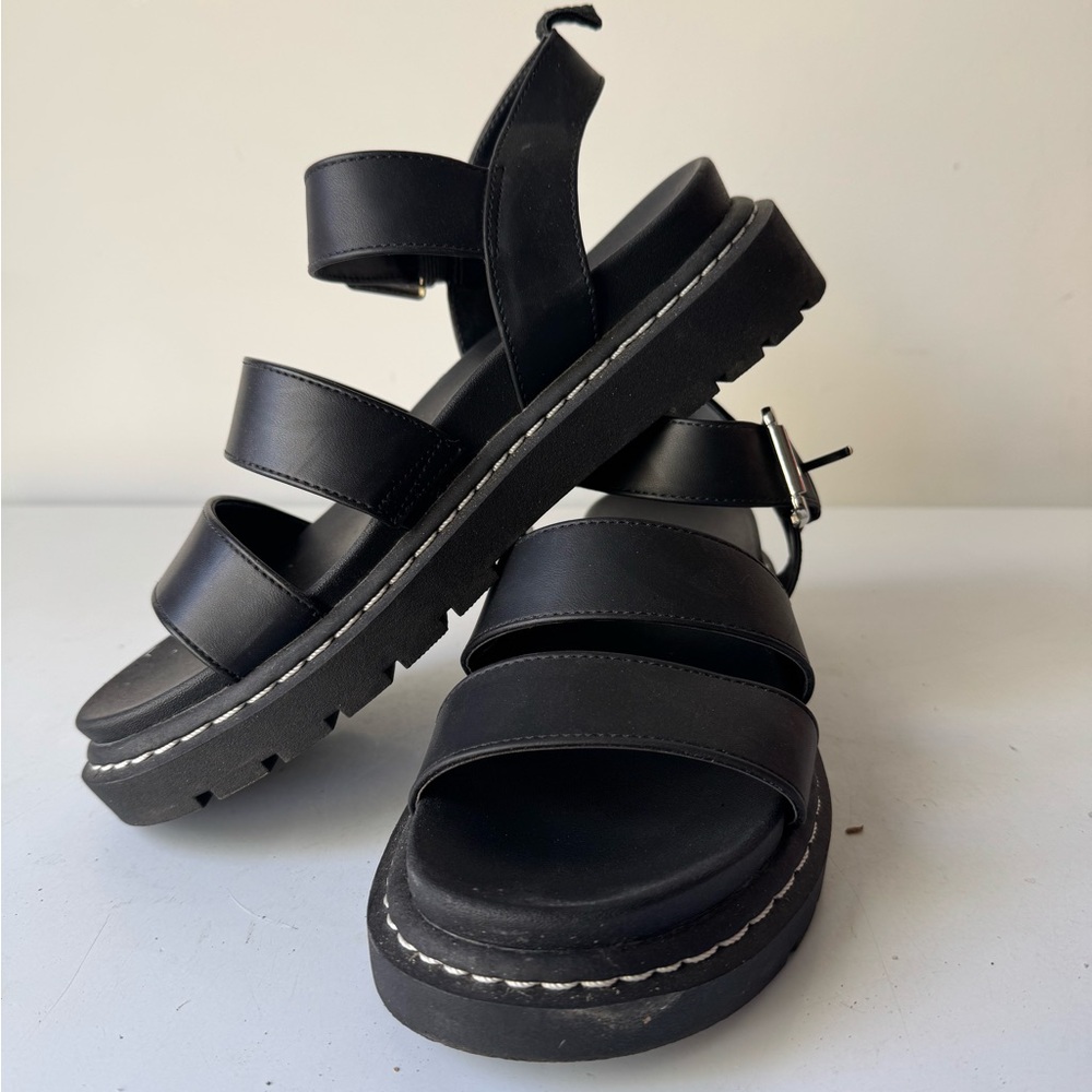 Stylish Black Platform Sandals - Picture 3 of 3